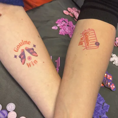 Custom Popular Tattoos - Voici une photo de nos tattoos en situation