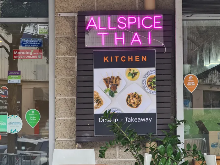 CustomSocksNow.Com - Custom Neon Sign