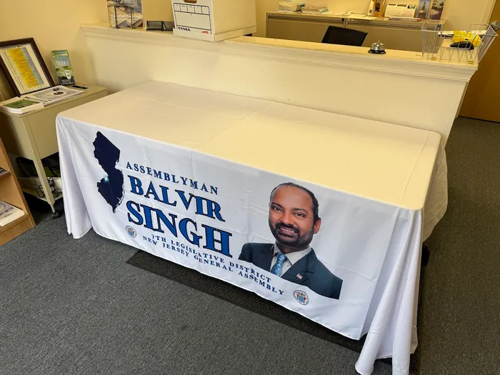 CustomSocksNow.Com - Custom Rectangle Table Covers