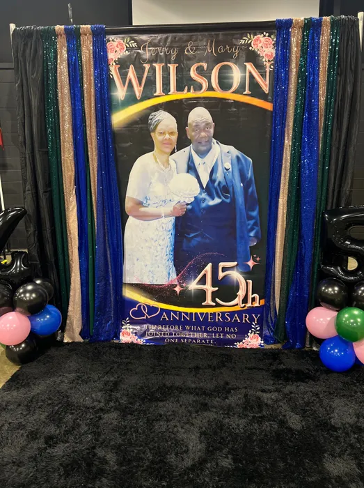 CustomSocksNow.Com - Custom Vinyl Banners