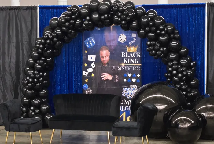 CustomSocksNow.Com - Custom Vinyl Banners