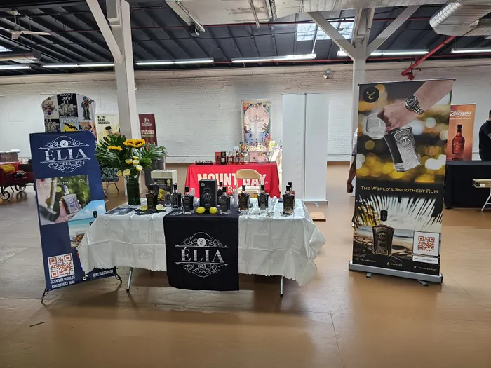 CustomSocksNow.Com - Hanging Clamp Bar Banners