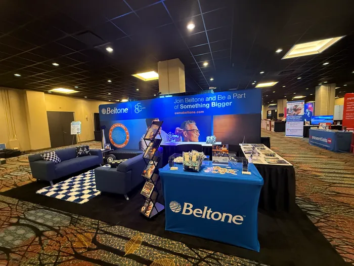 CustomSocksNow.Com - Custom Square Table Covers