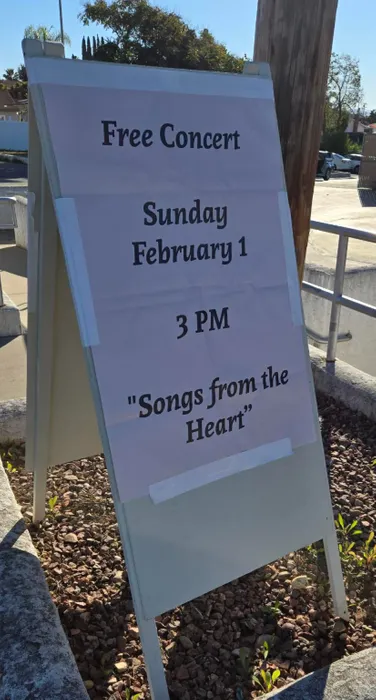 CustomSocksNow.Com - Custom Vinyl Banners